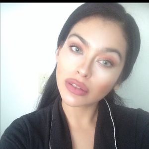 Meet your Posher, Lyra